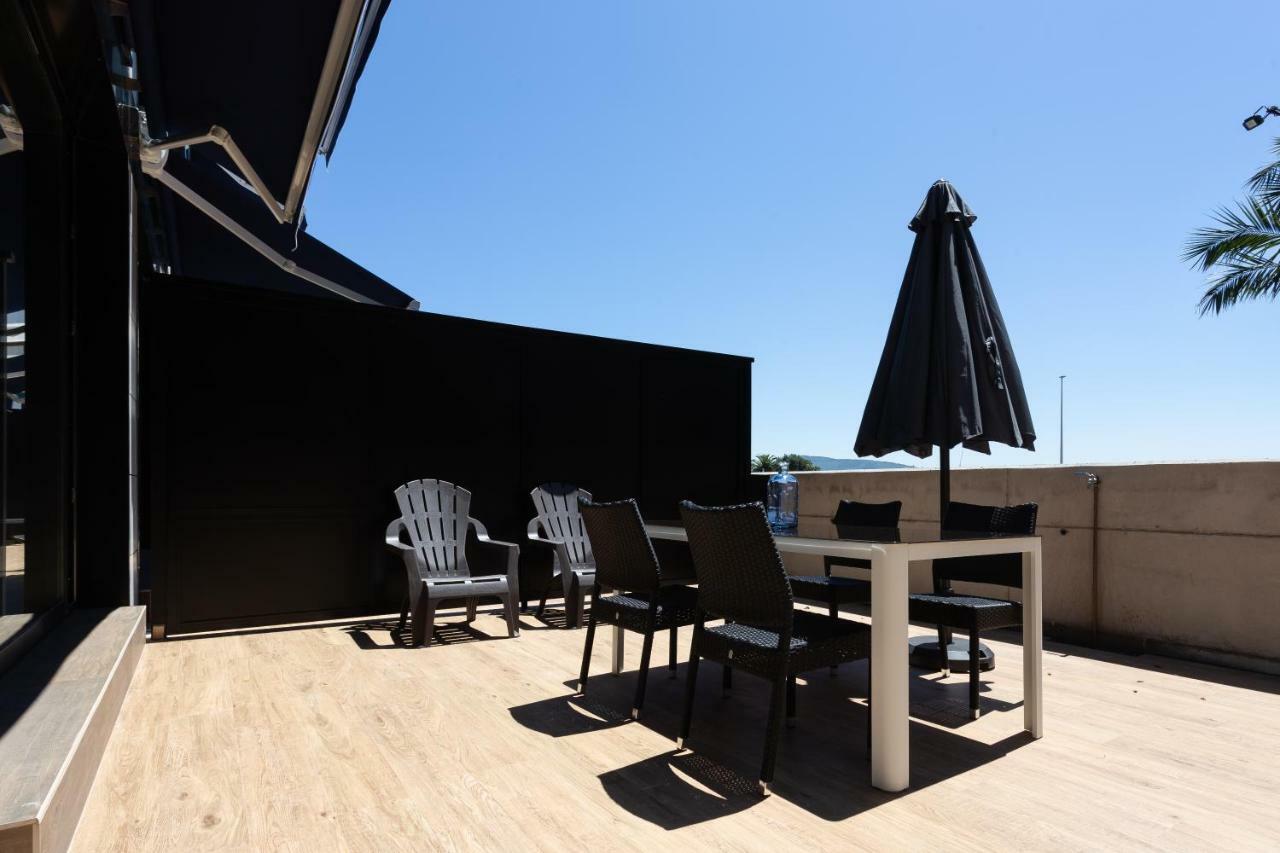 Apartamentos Playa De Los Barcos Isla Exterior foto